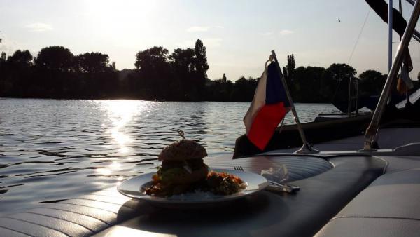 Prague Private River Cruise & Food